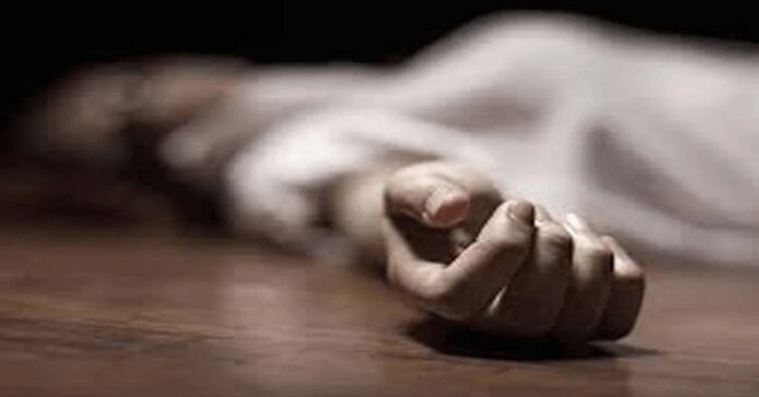 విద్యుద్ఘాతంతో బావిలో పడి తండ్రీకుమారుడు మృతి