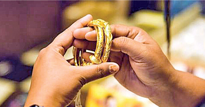 బంగారం మెరుపులే..