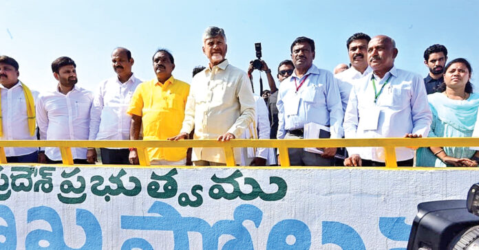 నీటి విషయంలో రాజకీయాలొద్దు