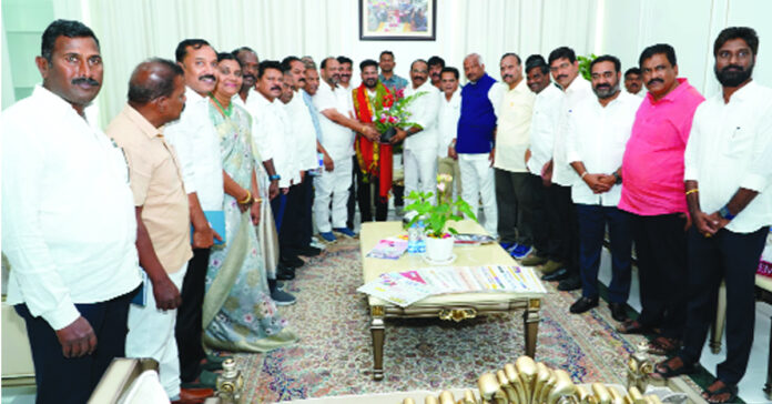 సీఎంకు టీఈజేఏసీ నేతల శుభాకాంక్షలు