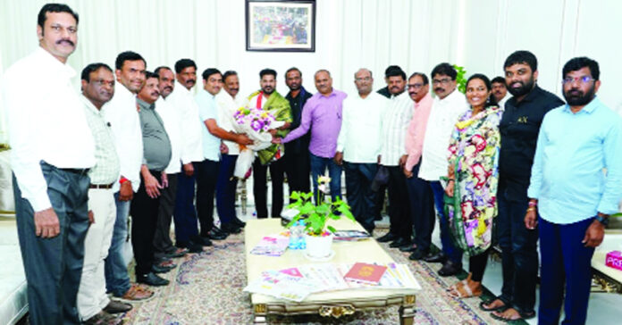 అంకితభావంతో పనిచేయండి