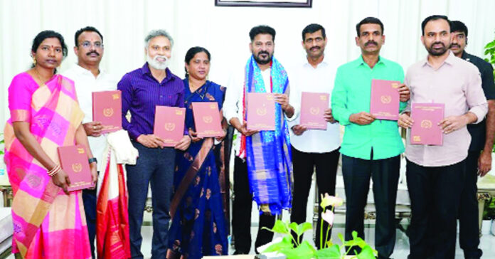 రెవెన్యూ ఉద్యోగుల సమస్యలు పరిష్కరించండి