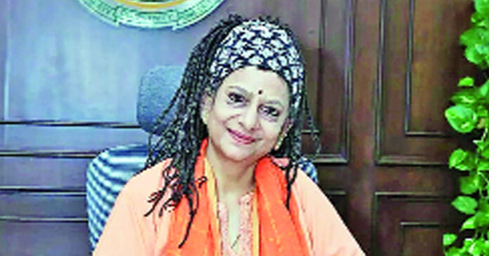 అవినీతి అధికారులపై ఏసీబీ పంజా