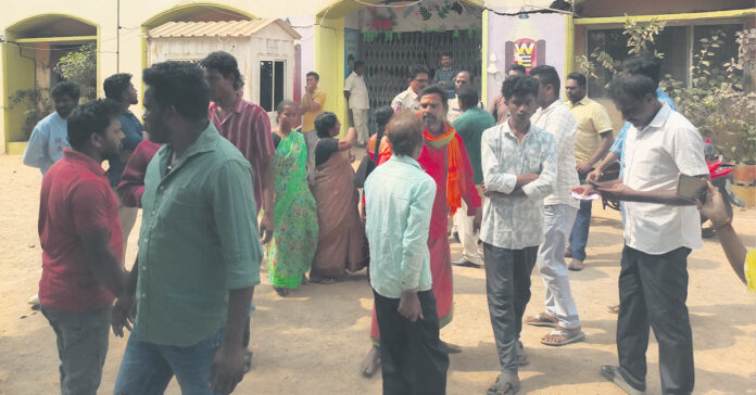 Senior students attacked junior students.