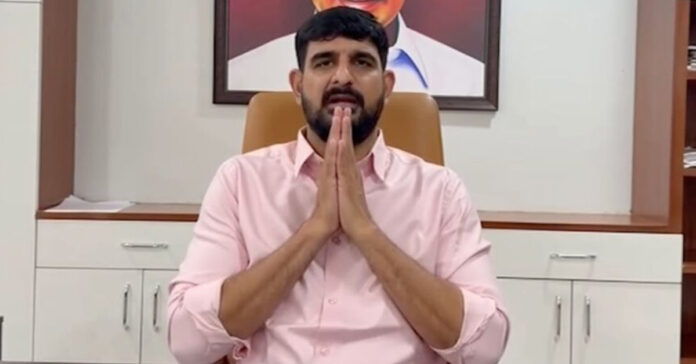 'Padi' backed down after the roar of the police.