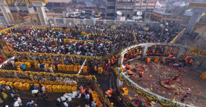 మేడారంలో గద్దెలపైకి చేరుకున్న సారలమ్మ, పగిడిద్ద రాజు, గోవింద రాజు