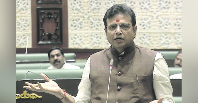 బీఆర్ఎస్ నేతల ప్రవర్తనపై చర్యలు తీసుకోవాలి