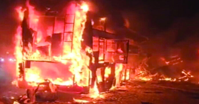 ఏపీలో ట్రావెల్ బస్సు దగ్దం