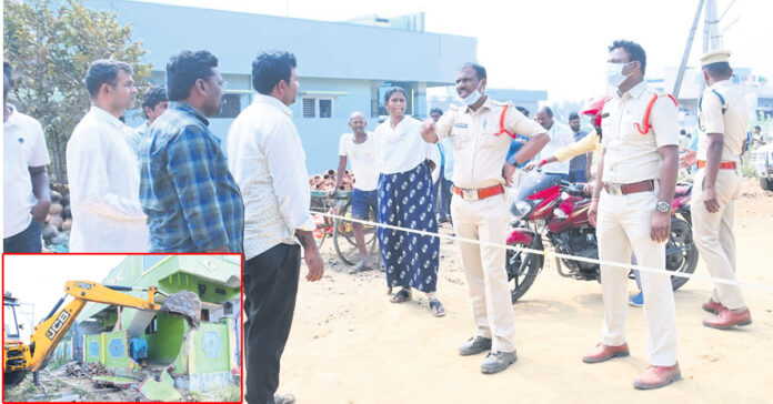 ఖమ్మంలో పేదల ఇండ్లు కూల్చివేత