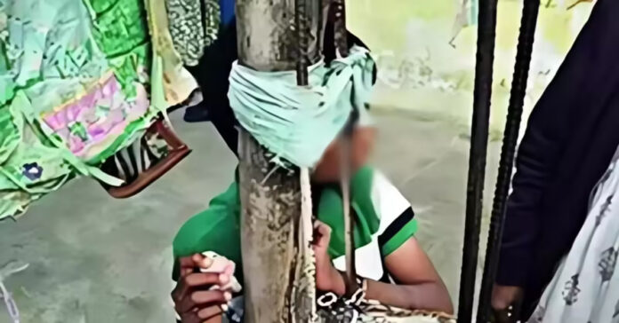 బాలుడిని రెండు నెలలుగా గొలుసుతో కట్టేసిన తల్లిదండ్రులు..