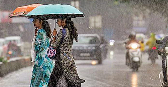 ఢిల్లీలో ఉరుములు, మెరుపులతో వర్షం