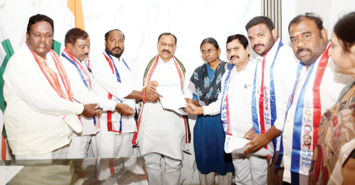 56 శాతం టికెట్లను కేటాయించాలి