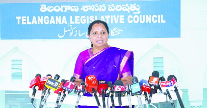 నదీ జలాలపై కేసీఆర్ మాట్లాడాలి