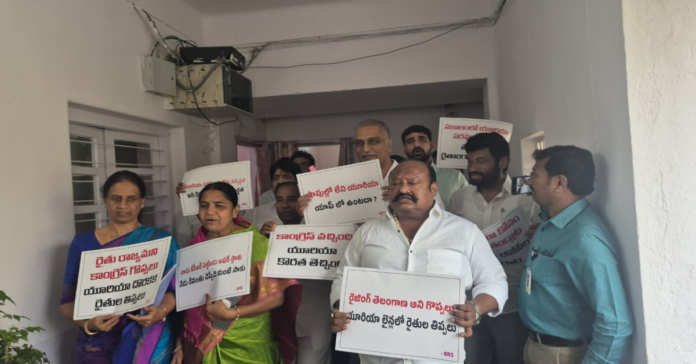 తెలంగాణ శాసనసభలో గందరగోళం.. బీఆర్ఎస్ అసెంబ్లీలో నిరసన