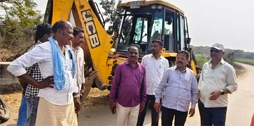 అనుమతులేని మొరం తవ్వకాలపై రూ.20 వేల జరిమానా