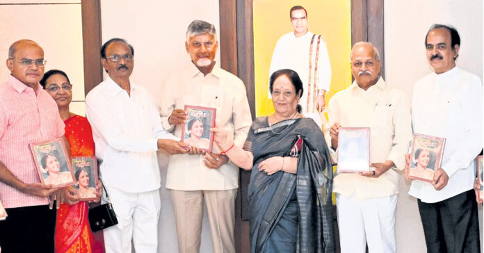 The book 'Mirzapuram Rani-Krishnaveni' was launched with great fanfare.