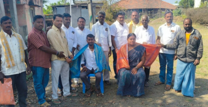 Vajinapalli Sarpanch and ward member honored