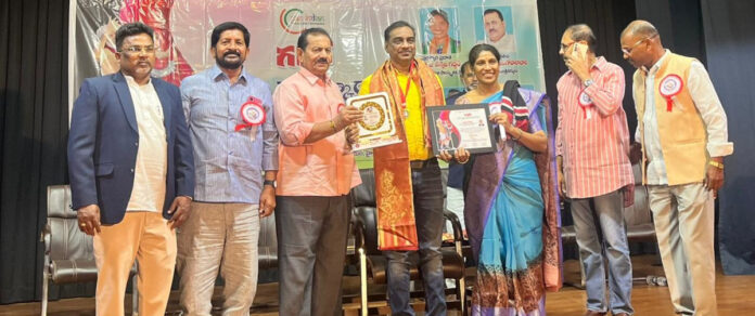 గద్దర్ స్పూర్తి పురస్కారం అందుకున్న విద్య గోపికృష్ణ