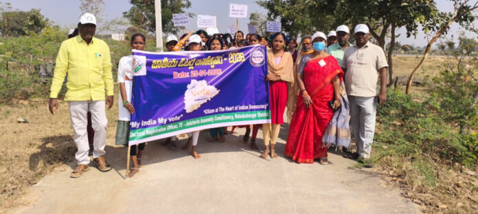 ఓటుతోనే బంగారు భవిష్యత్తు: తహశీల్దార్ స్వప్న