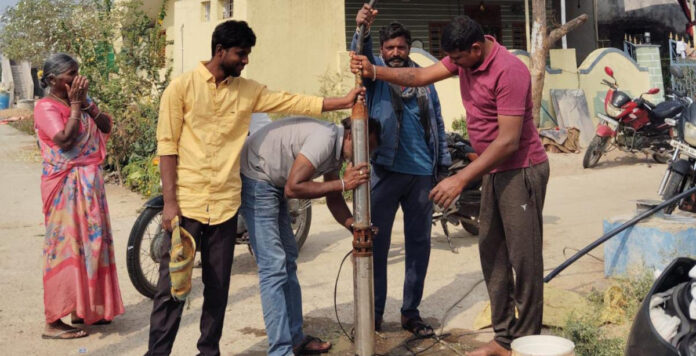 నీటి సమస్య పరిష్కరించిన వార్డు మెంబర్