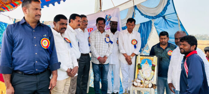 చదువుతోపాటు క్రీడల్లో రాణించాలి