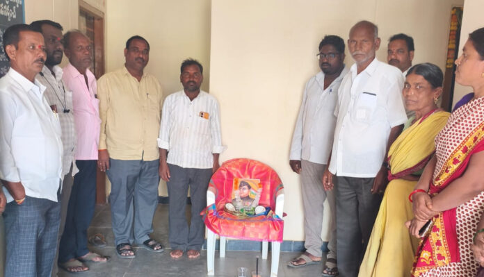 Youth should grow up to be Subhash Chandra Bose