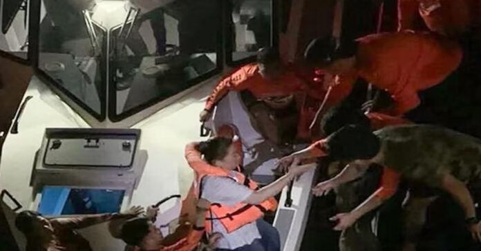 ఫిలిప్పీన్స్లో బోటు ప్రమాదం..15మంది మృతి