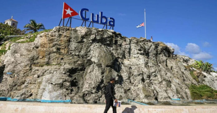 క్యూబాకు చమురు విక్రయించే దేశాలపై యూఎస్ సుంకాలు