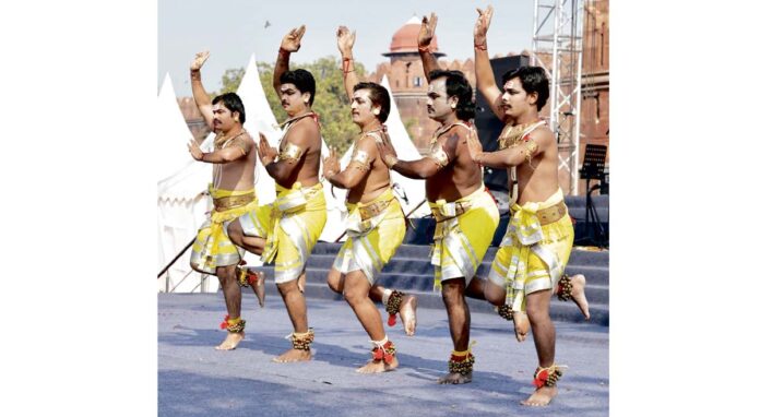 మంత్ర ముగ్ధులను చేసిన ”పేరిణి నత్యం”