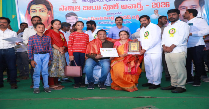 డా.షేక్ జెబున్నిసాకు ఉత్తమ ఉపాధ్యాయ అవార్డు