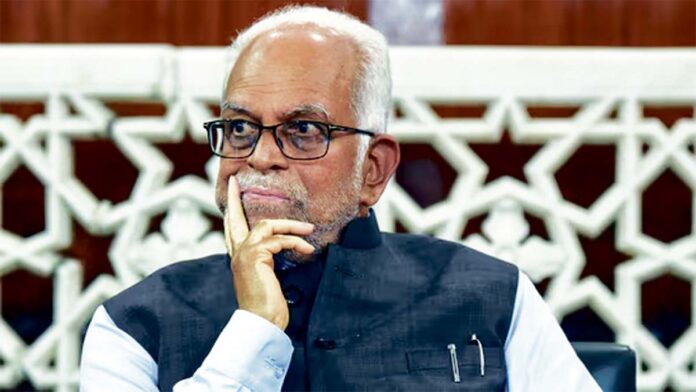 మహిళా అధికారుల పట్ల అసభ్య ప్రసారాలు సరికాదు