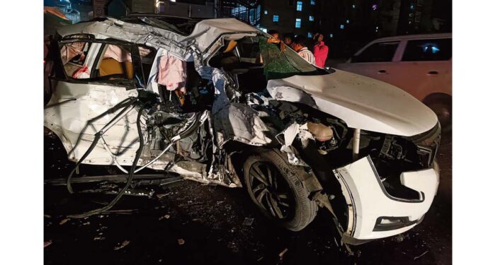 బోడుప్పల్లో అర్ధరాత్రి ఘోర రోడ్డు ప్రమాదం