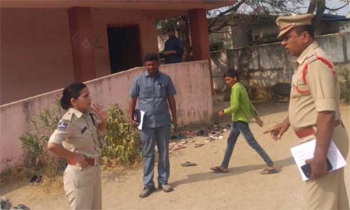 అభ్యర్థులు ఎన్నికల నియమాలని పాటించాలి