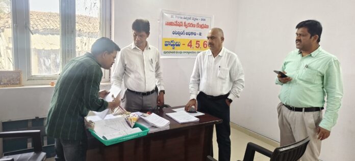 నామినేషన్ ప్రక్రియ సజావుగా సాగాలి