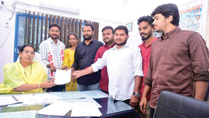 Mass copying in Intermediate practical exams.