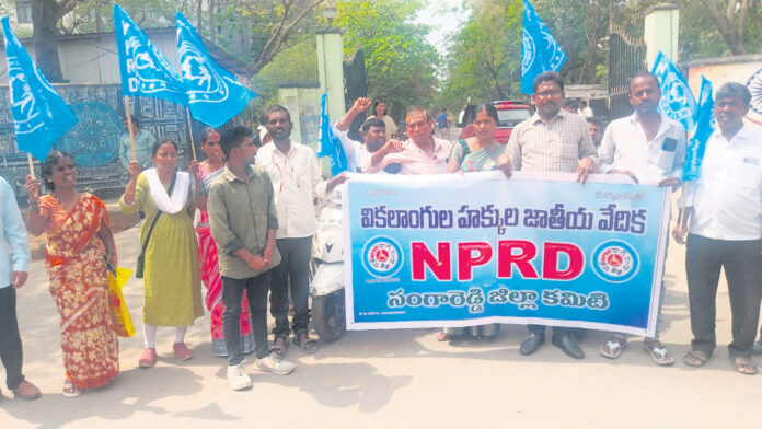 బడ్జెట్లో వికలాంగుల సంక్షేమానికి 5 శాతం నిధులు కేటాయించాలి