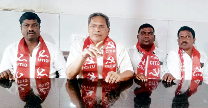 లేబర్కోడ్స్ అమలు చేయబోమని అసెంబ్లీలో తీర్మానం చేయాలి