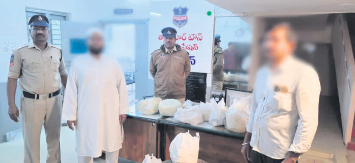 కల్తీ కోవా స్థావరాలపై టాస్క్ఫోర్స్ దాడి