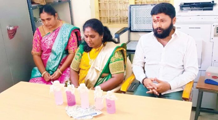 ఏసీబీ వలలో కోర్టు సిబ్బంది