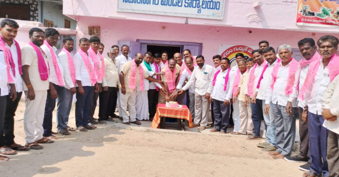 ఘనంగా మాజీ సీఎం కేసీఆర్ జన్మదిన వేడుకలు