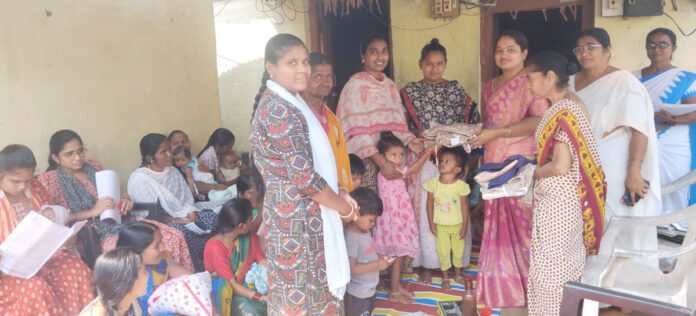 చిన్నపిల్లలను అంగన్వాడి కేంద్రాలకు పంపించాలి