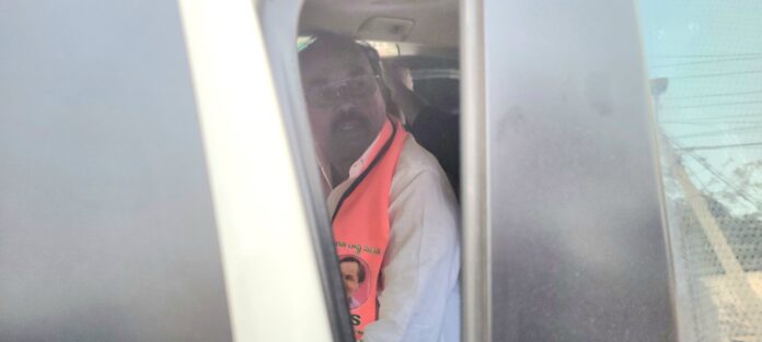 పోలీసుల అదుపులో బీఆర్ఎస్ కౌన్సిలర్ ఆకుల యాదగిరి..