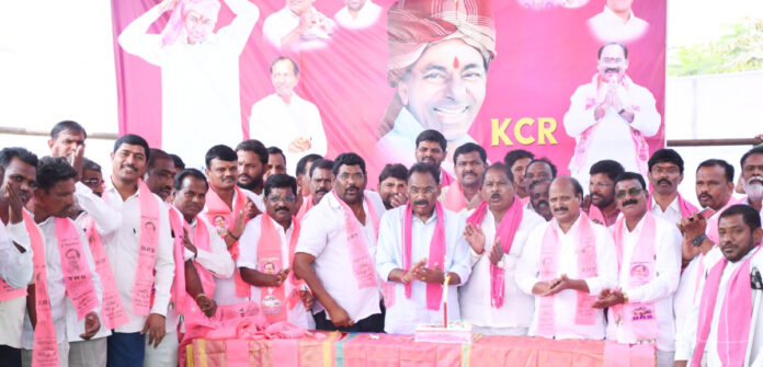 తెలంగాణ జాతిపిత కేసీఆర్ జన్మదిన వేడుకలు