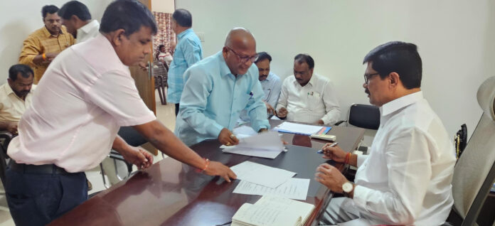 ఫైల్స్ ను పెండింగ్ ఉంచకుండా ప్రభుత్వానికి పంపించాలి