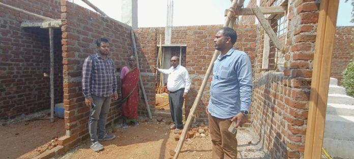 ఇండ్ల ఇండ్ల నిర్మాణాల ప్రగతి పరిశీలన