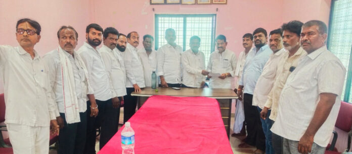 Government procurement centers should be established.