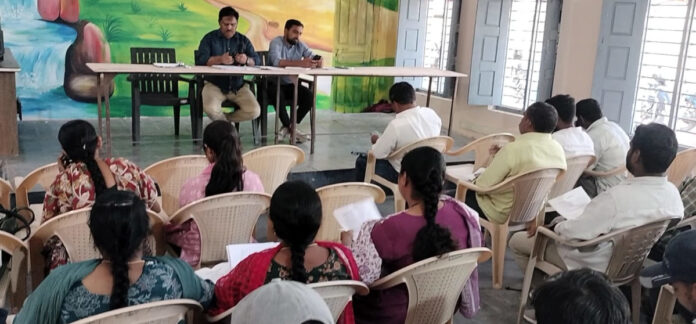 ఇందిరమ్మ ఇండ్లను త్వరితగతిన పూర్తి చేయాలి: ఎంపీడీఓ