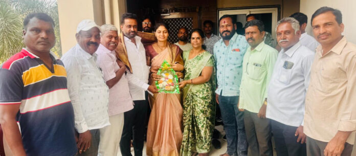 కార్మికుల సమస్యల పరిష్కారానికి తొలి సంతకం చేస్తా