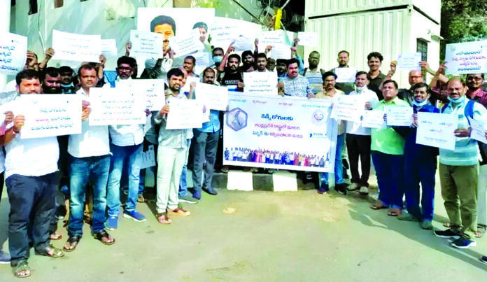 Outsourcing employees' grievances