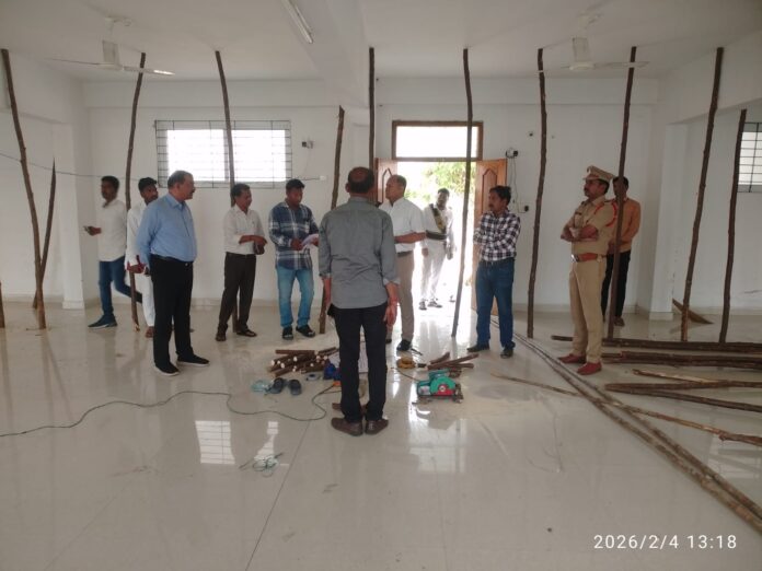 Election observers inspect municipal election preparations